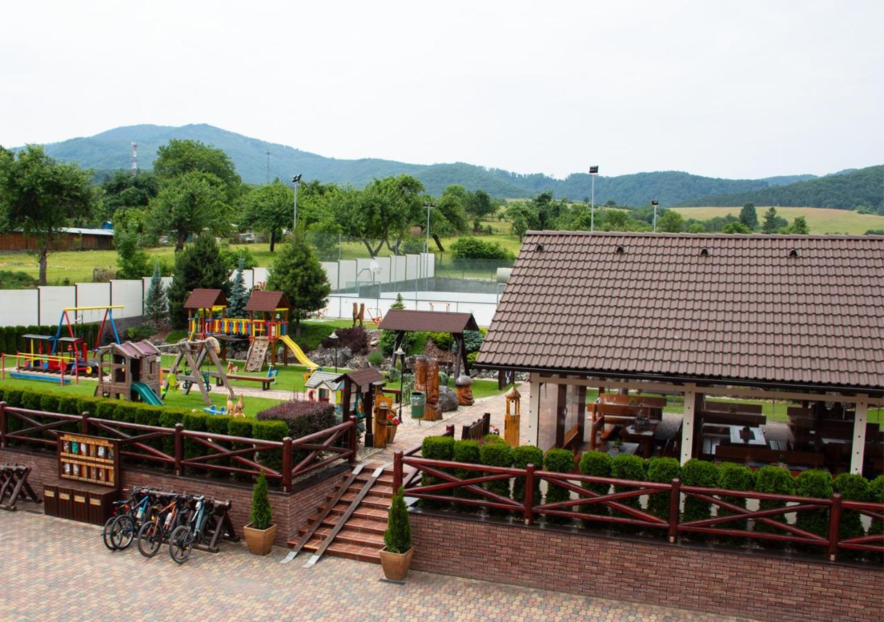 Penzion Pod Strazovom Pruzina Exterior photo